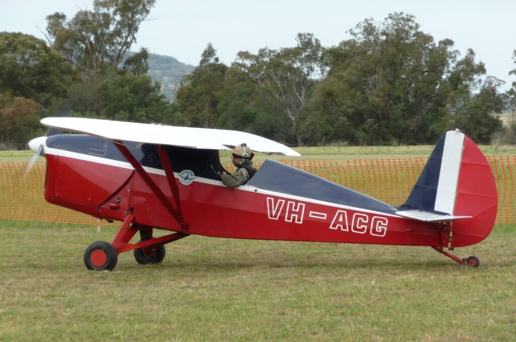 roy fox arriving at ab fly in weekend in his comper swift oct 3rd 2008 01