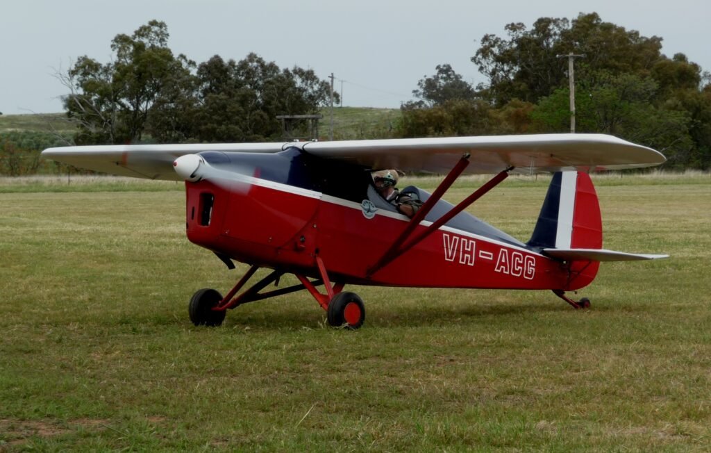 roy fox arriving at ab fly in weekend in his comper swift oct 3rd 2008 02